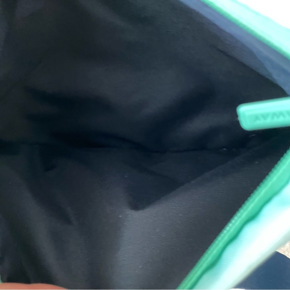 Away Aura collection The Everywhere sling bag - Picture 6 of 9